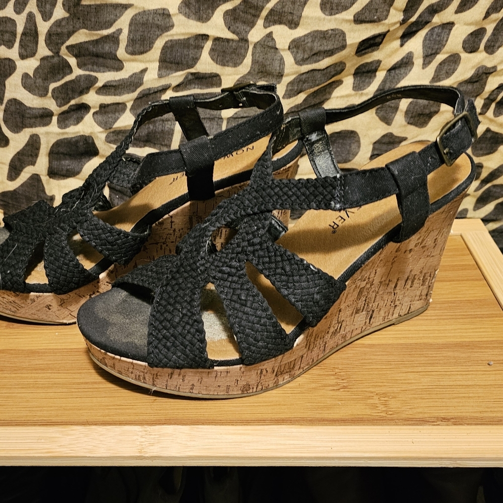 Now or Never GUC Wedges. Black braided design with keyhole at top of foot.